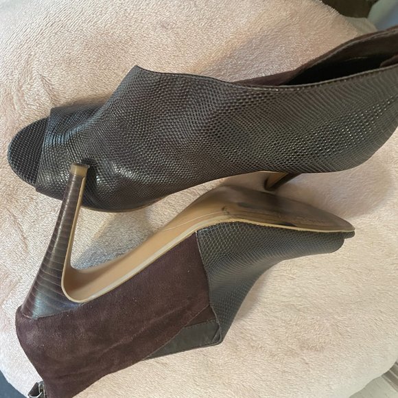 Halogen Ankle Style Brown Suede Booties Size 8M Women's Zip IN Back Thin Heel - Picture 4 of 12